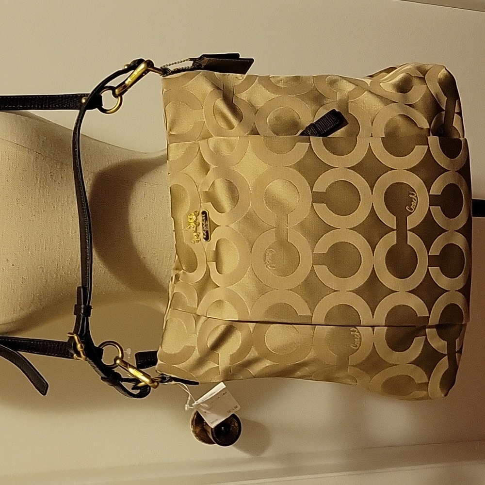 NWT: COACH Madison OP Art